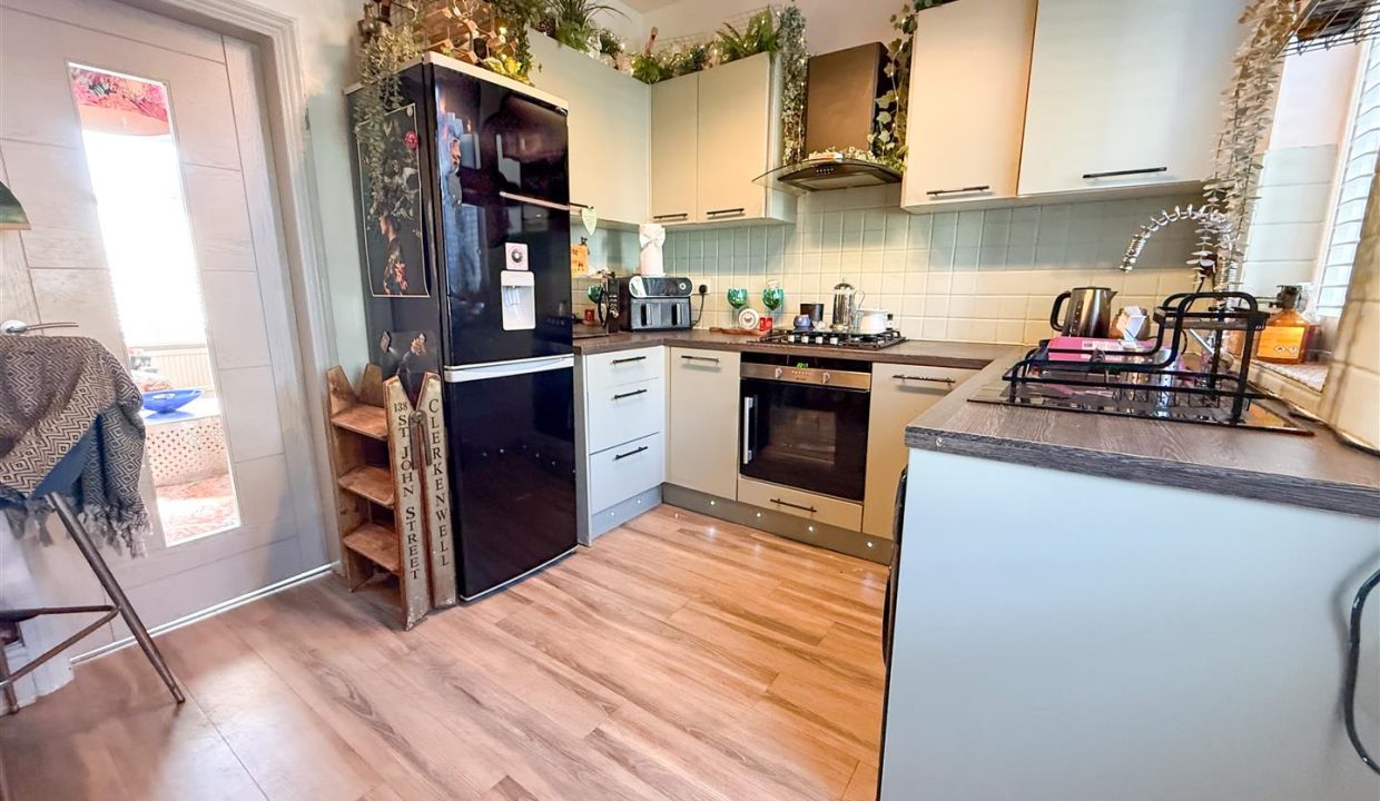 KITCHEN DINING ROOM