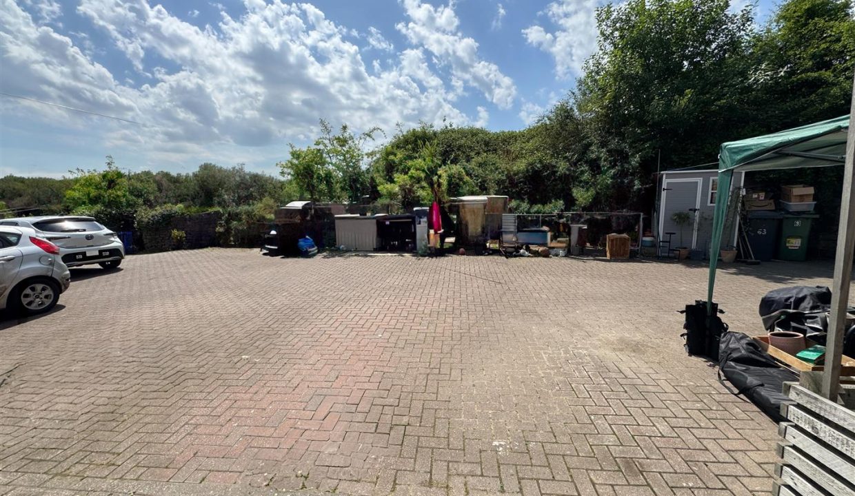 PARKING AREA