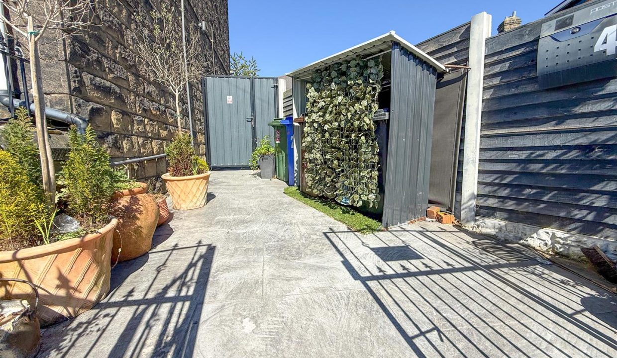 SIDE GARDEN