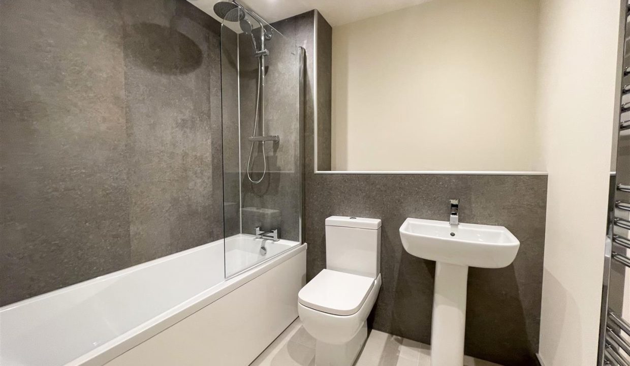 LUXURY BATHROOMS GROUND & FIRST FLOOR