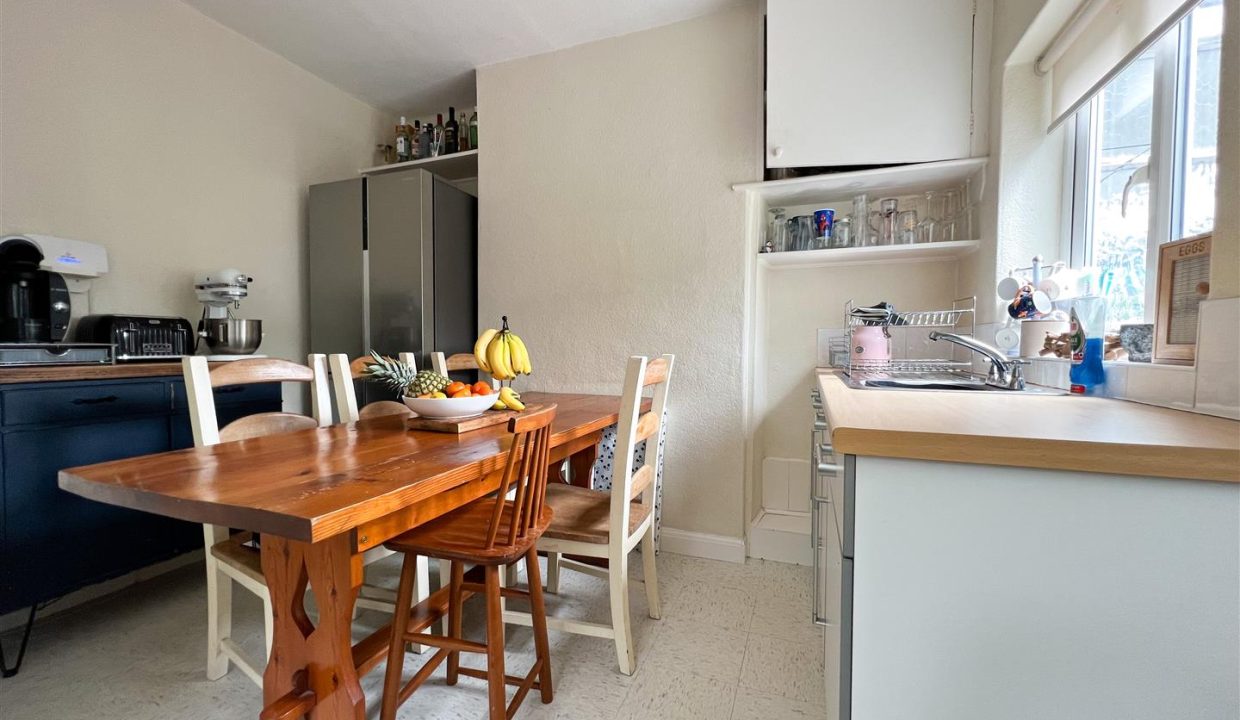 KITCHEN/BREAKFAST ROOM