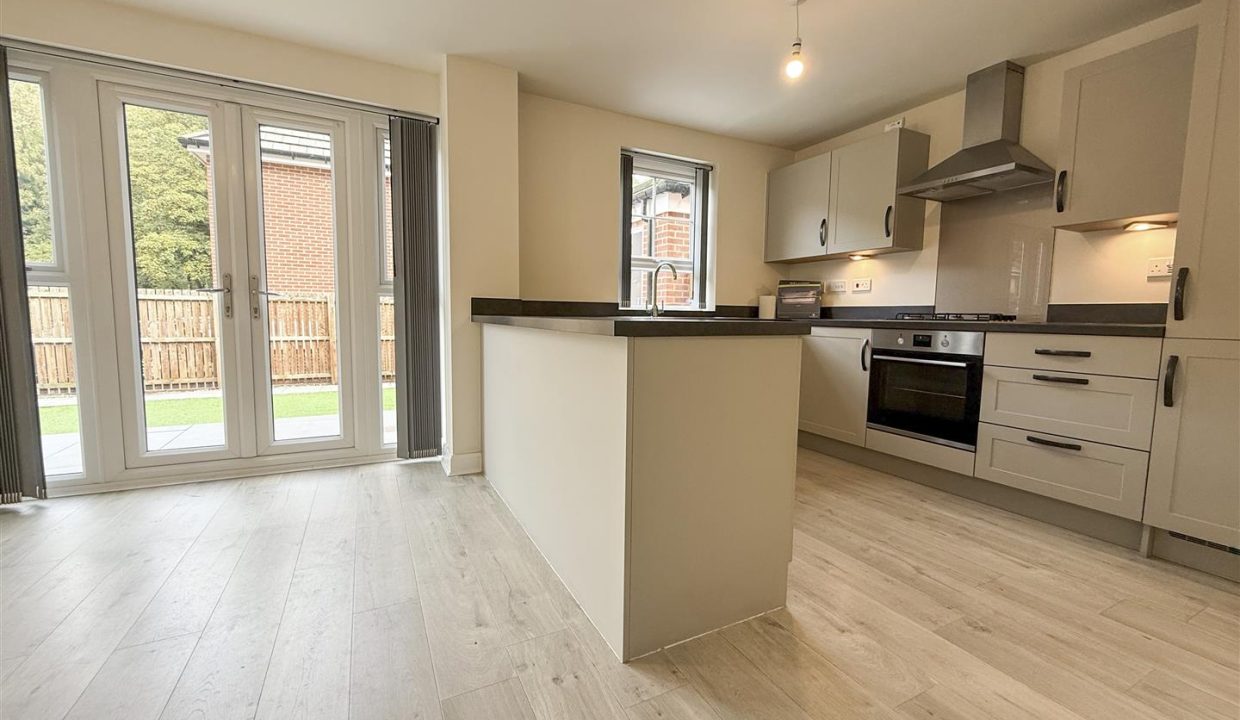 OPENPLAN KITCHEN DINING AND FAMILY ROOM