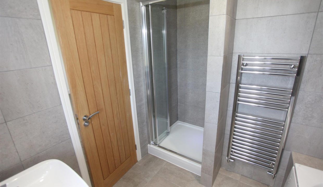 EN SUITE BATHROOM