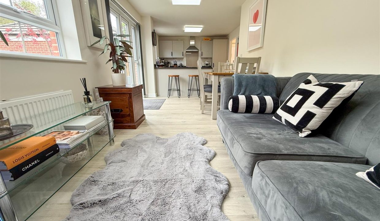 OPENPLAN KITCHEN DINING AND FAMILY ROOM
