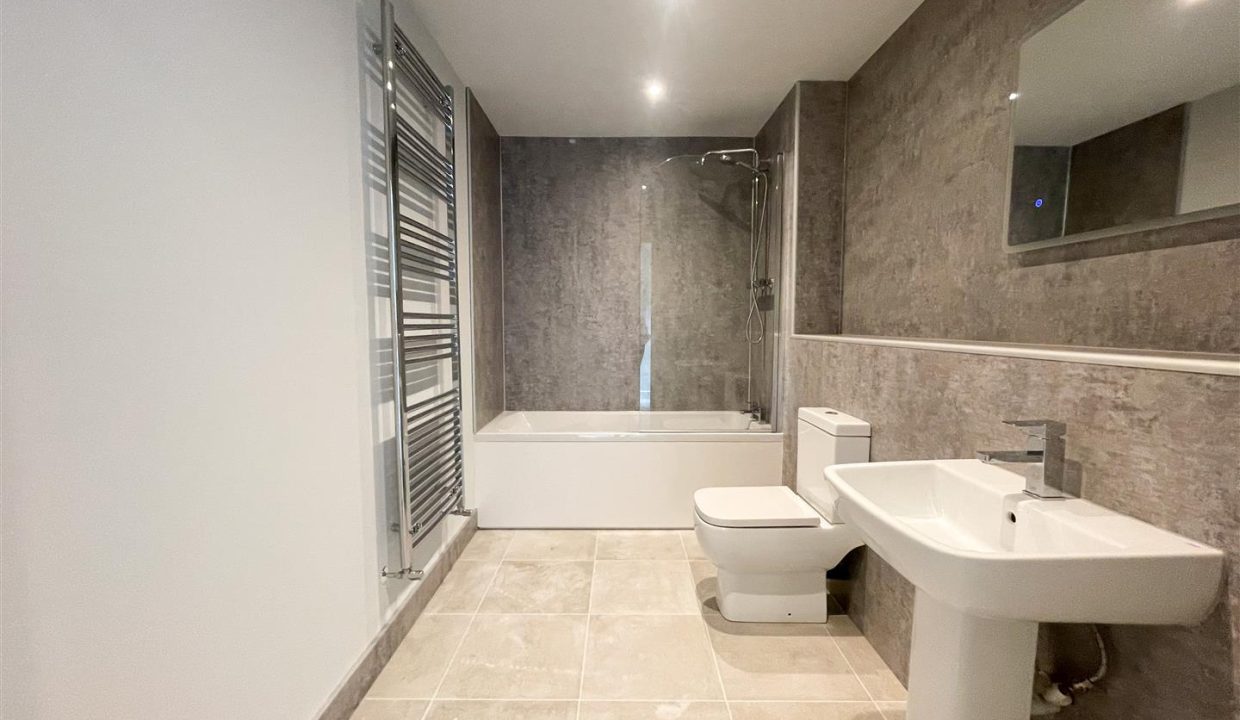 LUXURY BATHROOMS GROUND & FIRST FLOOR