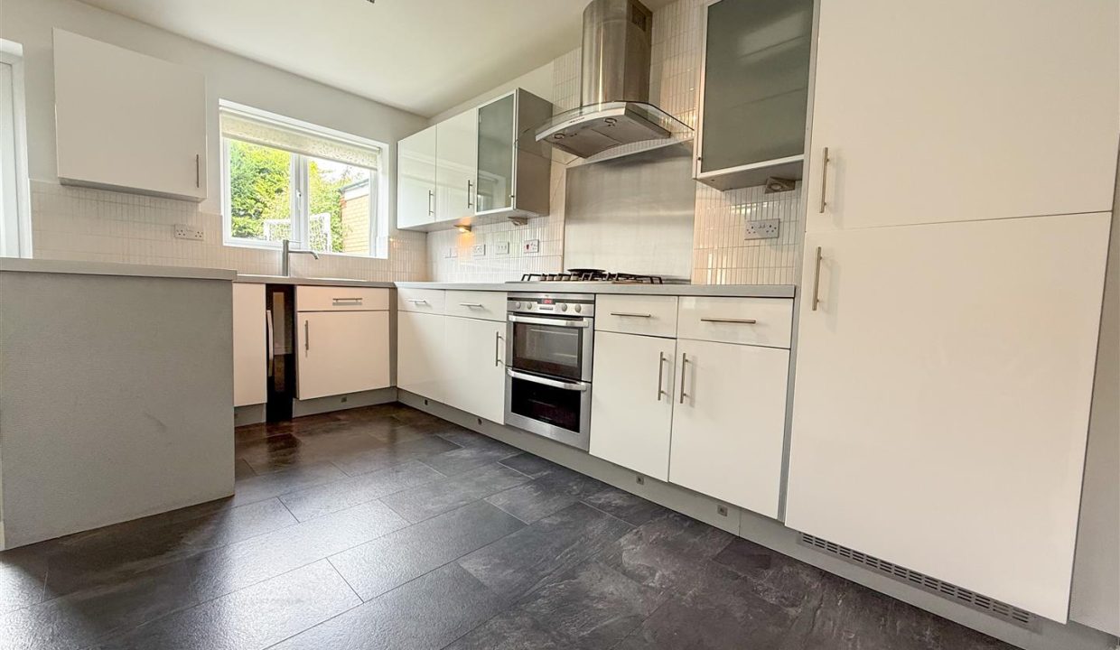 KITCHEN DINING ROOM