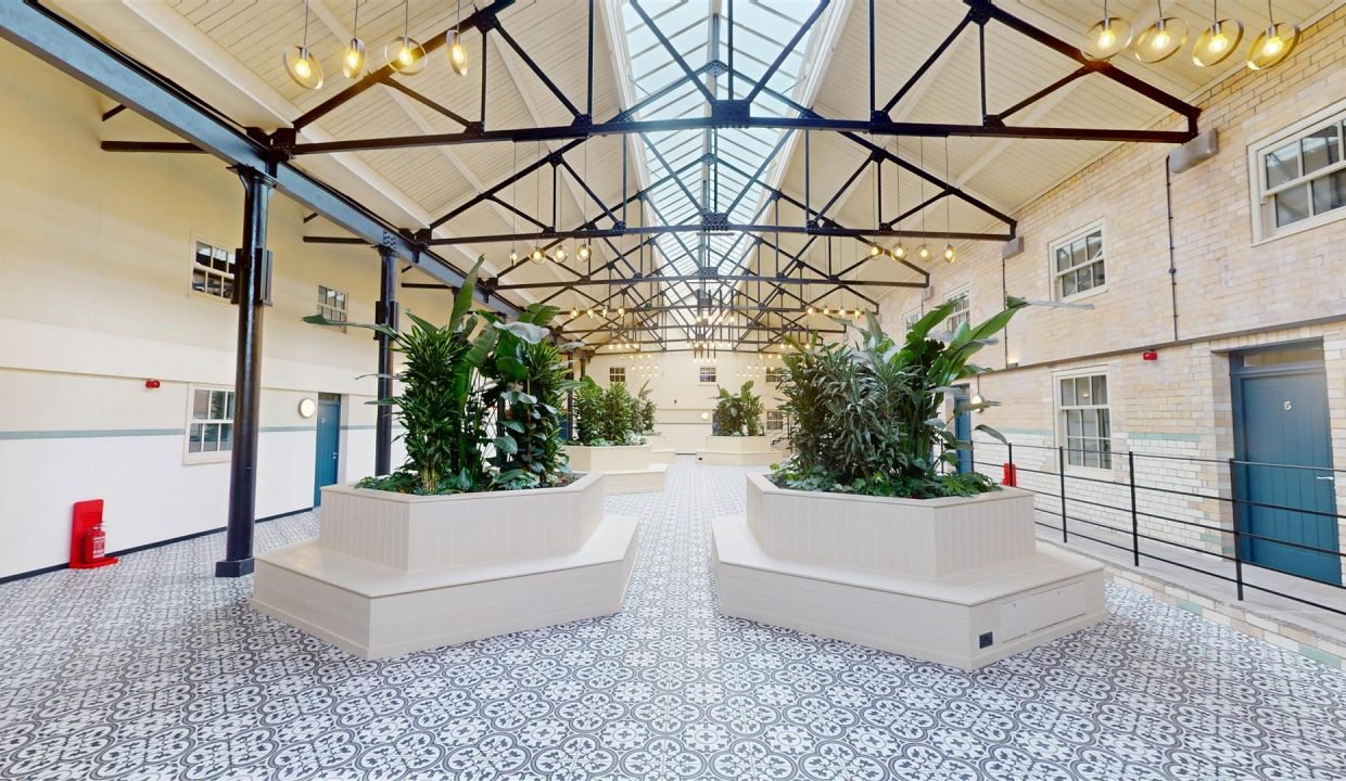 COMMUNAL ENTRANCE