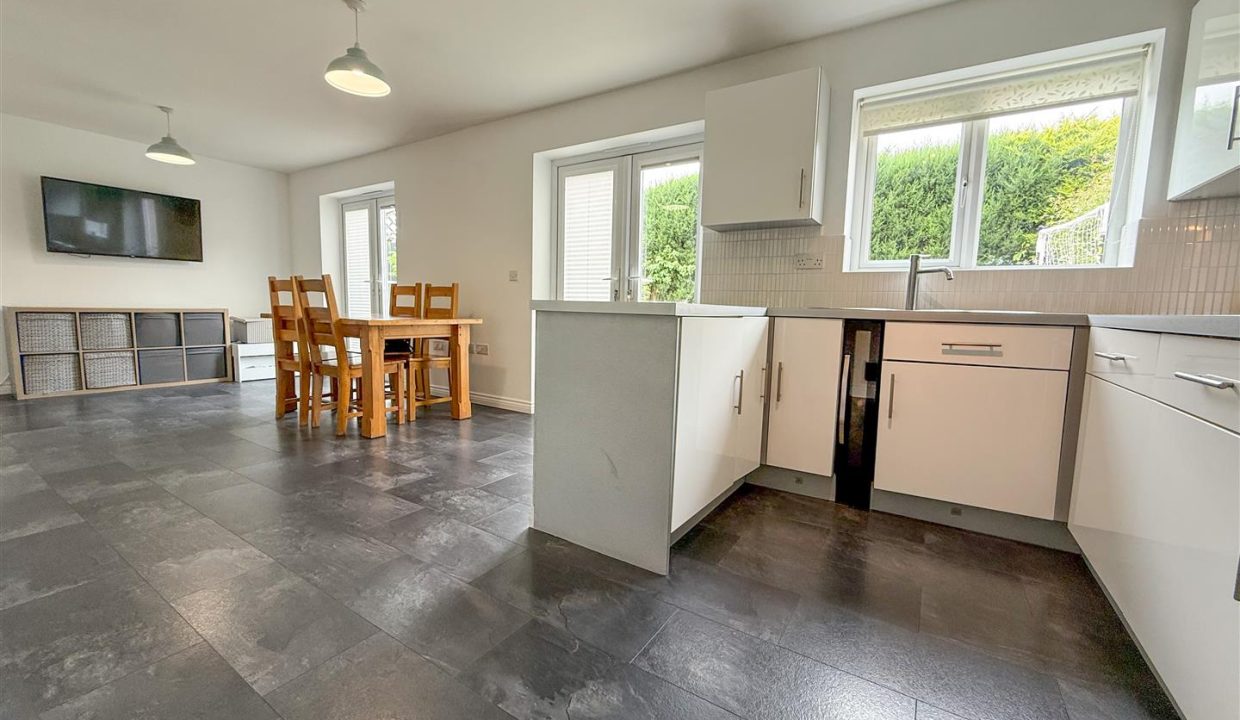 KITCHEN DINING ROOM