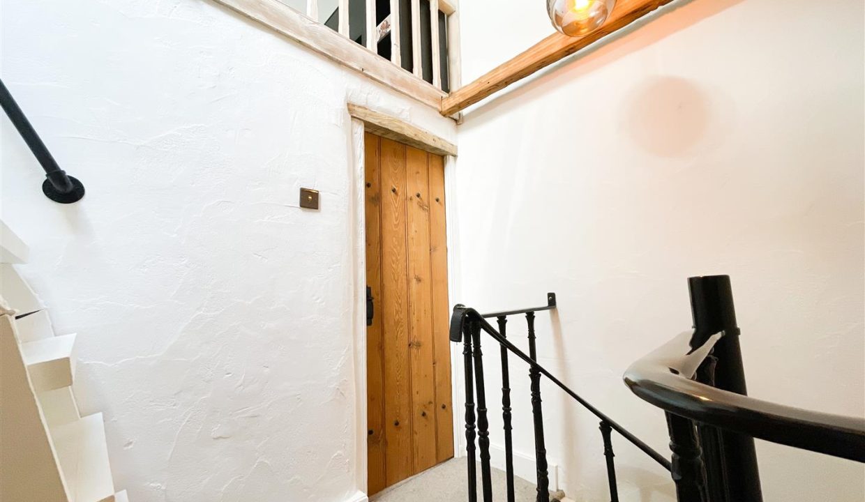 STAIRS RISING TO FIRST FLOOR LANDING