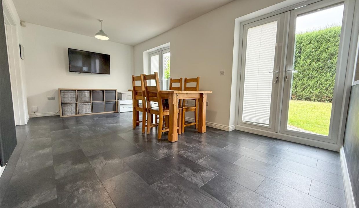 KITCHEN DINING ROOM