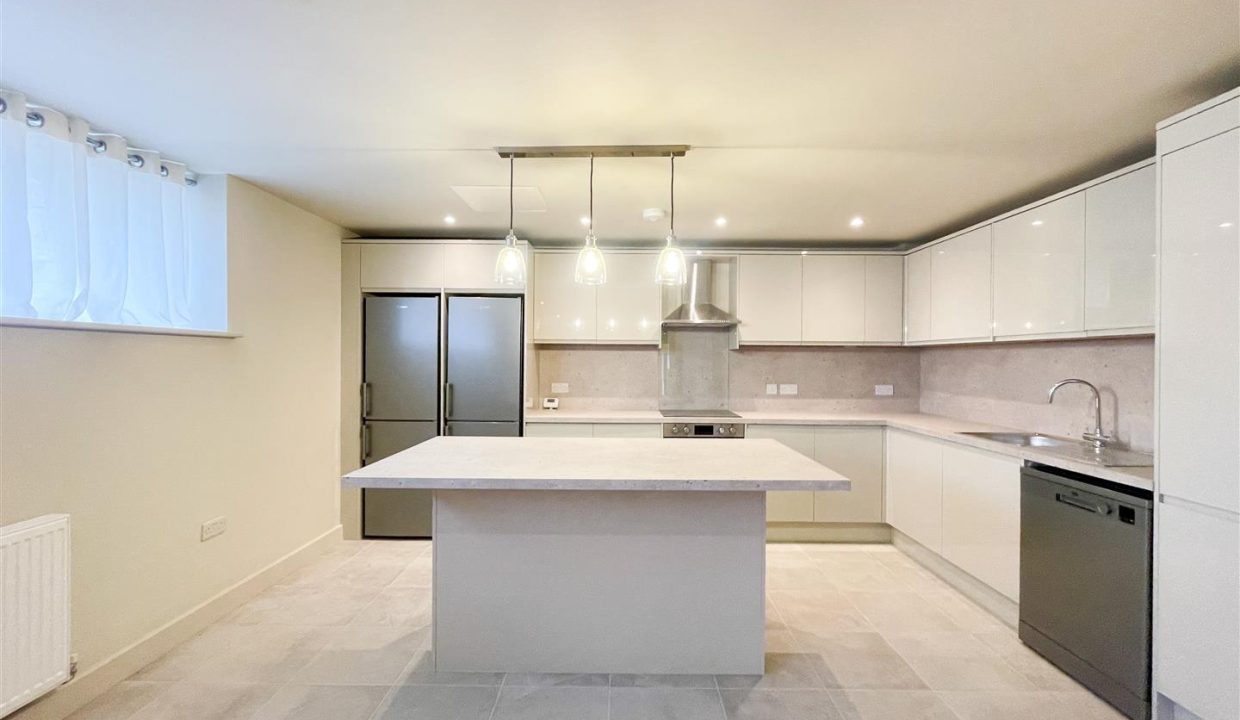 OPEN PLAN LIVING SPACE