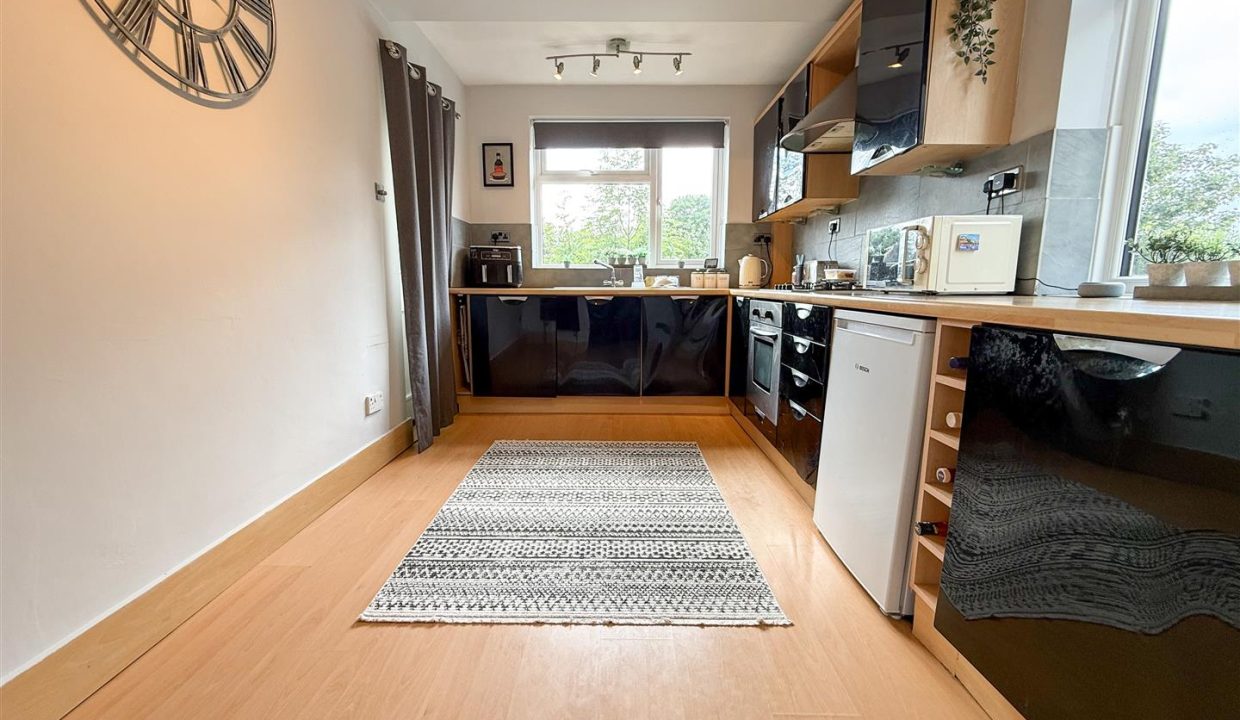 KITCHEN DINING ROOM