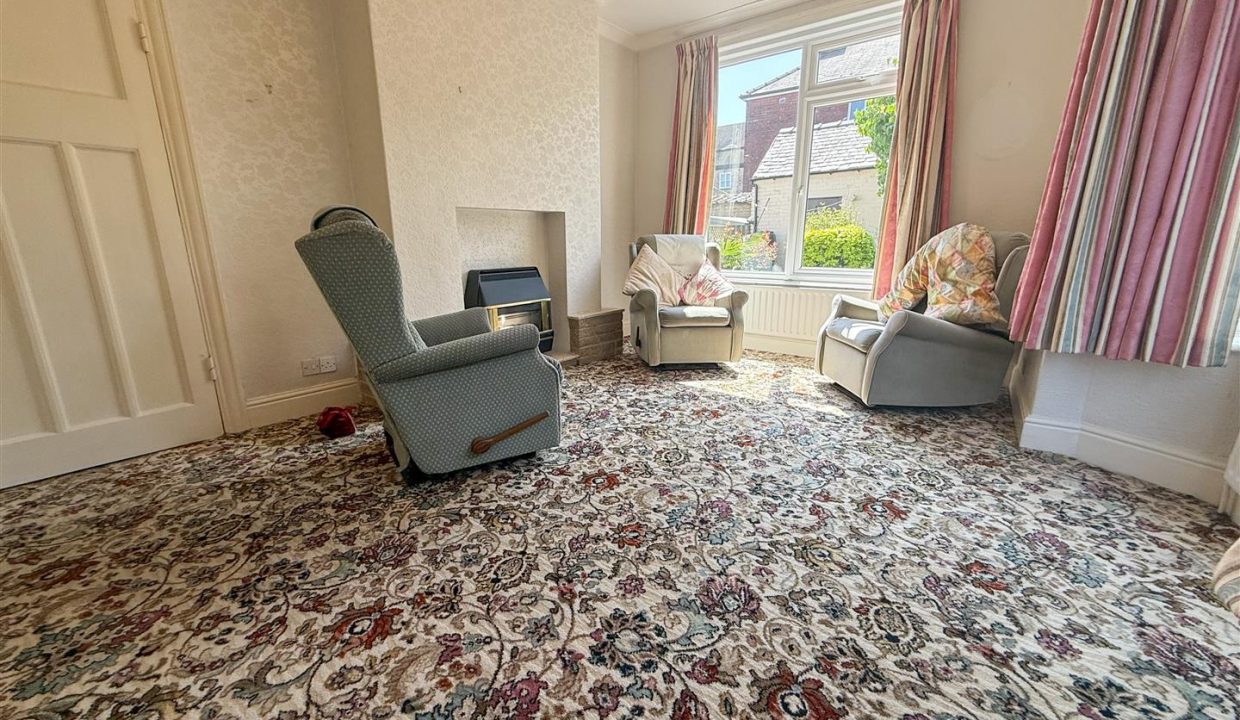 SNUG / DINING ROOM