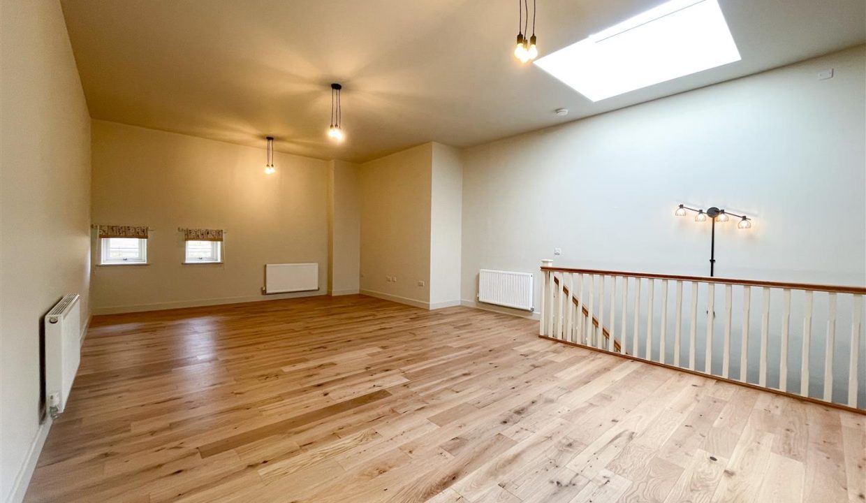 OPEN PLAN LIVING SPACE