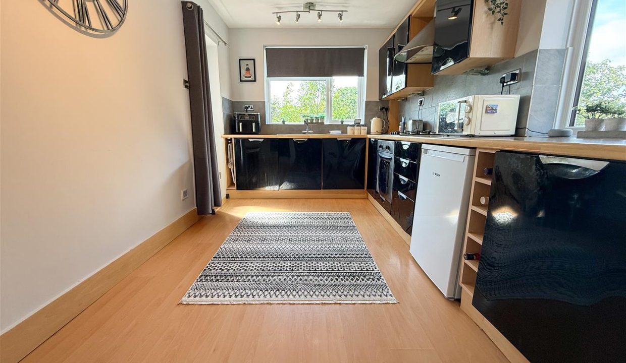 KITCHEN DINING ROOM