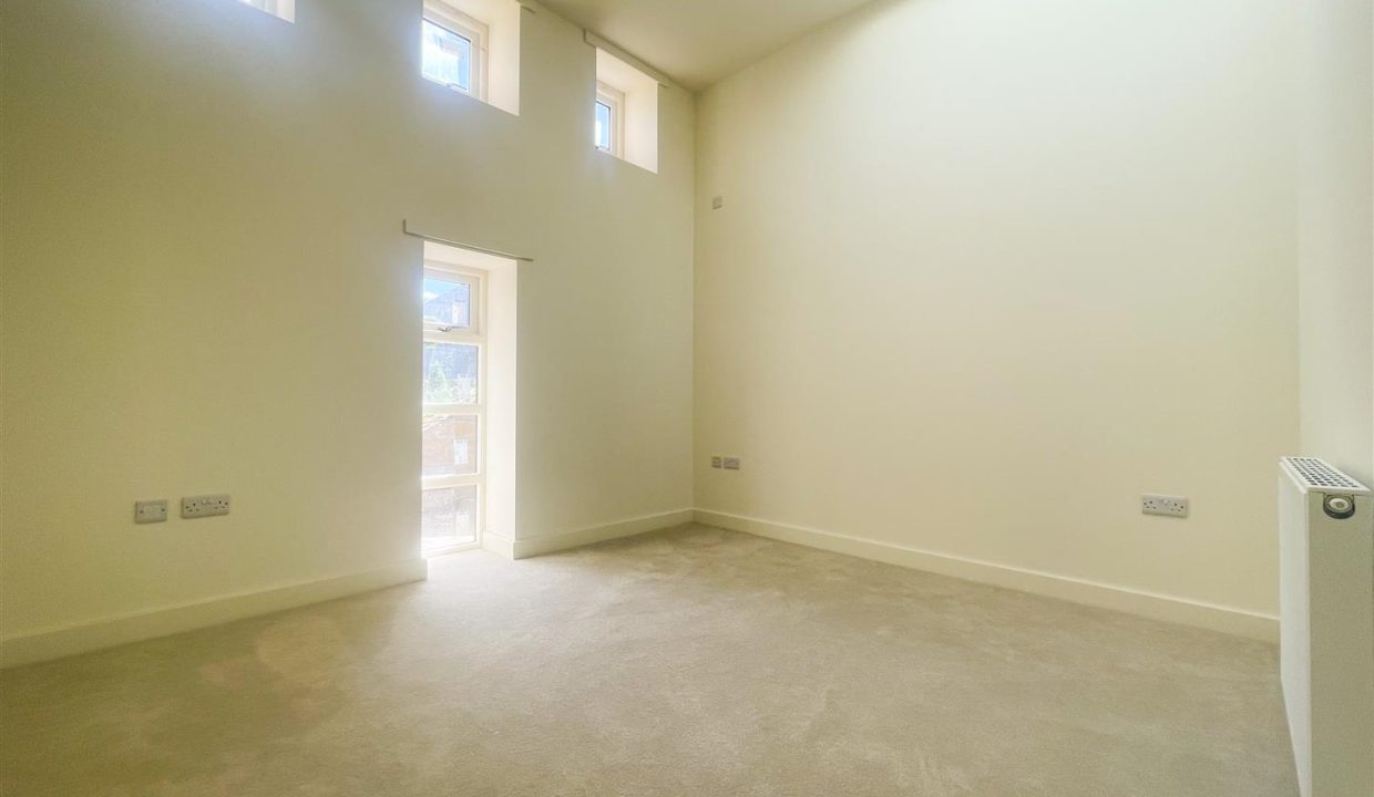 LOUNGE/ GROUND FLOOR BEDROOM