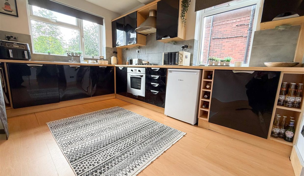 KITCHEN DINING ROOM
