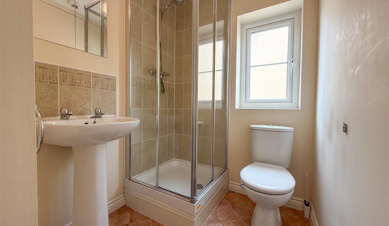JACK AND JILL EN-SUITE SHOWER ROOM