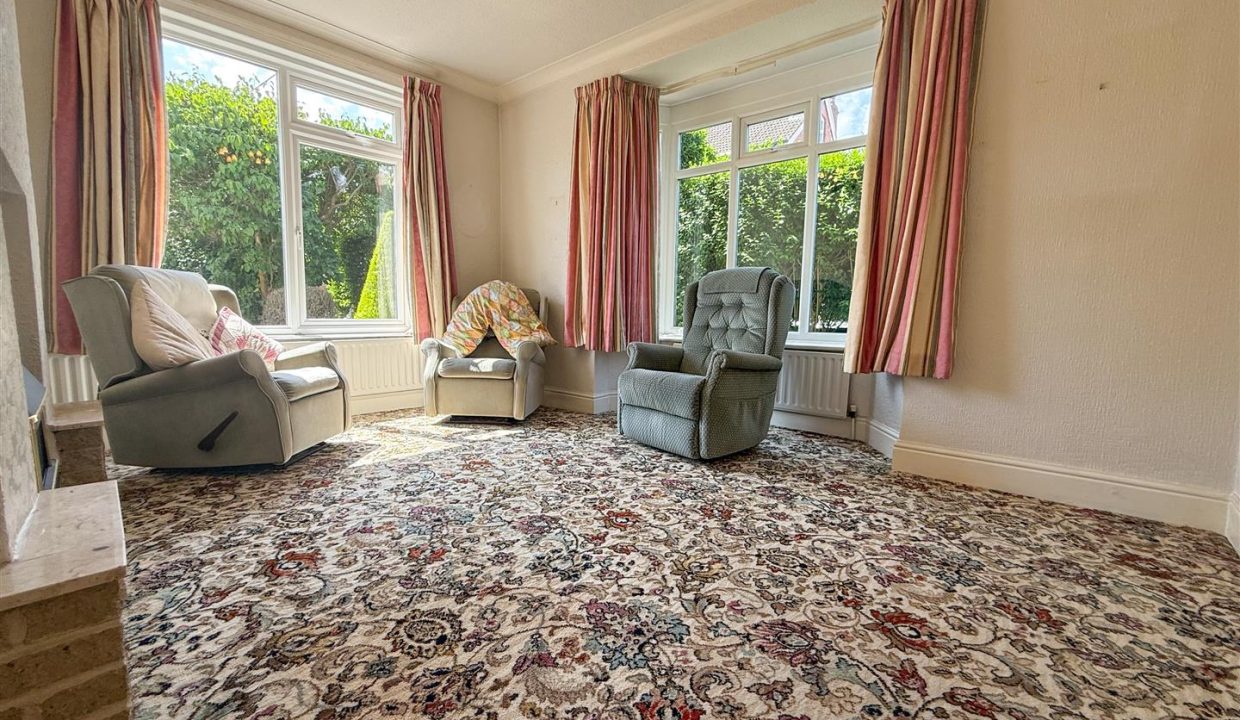 SNUG / DINING ROOM