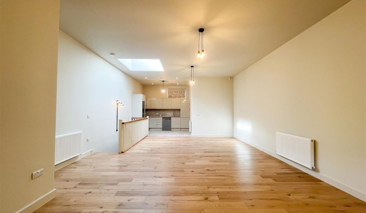 OPEN PLAN LIVING SPACE