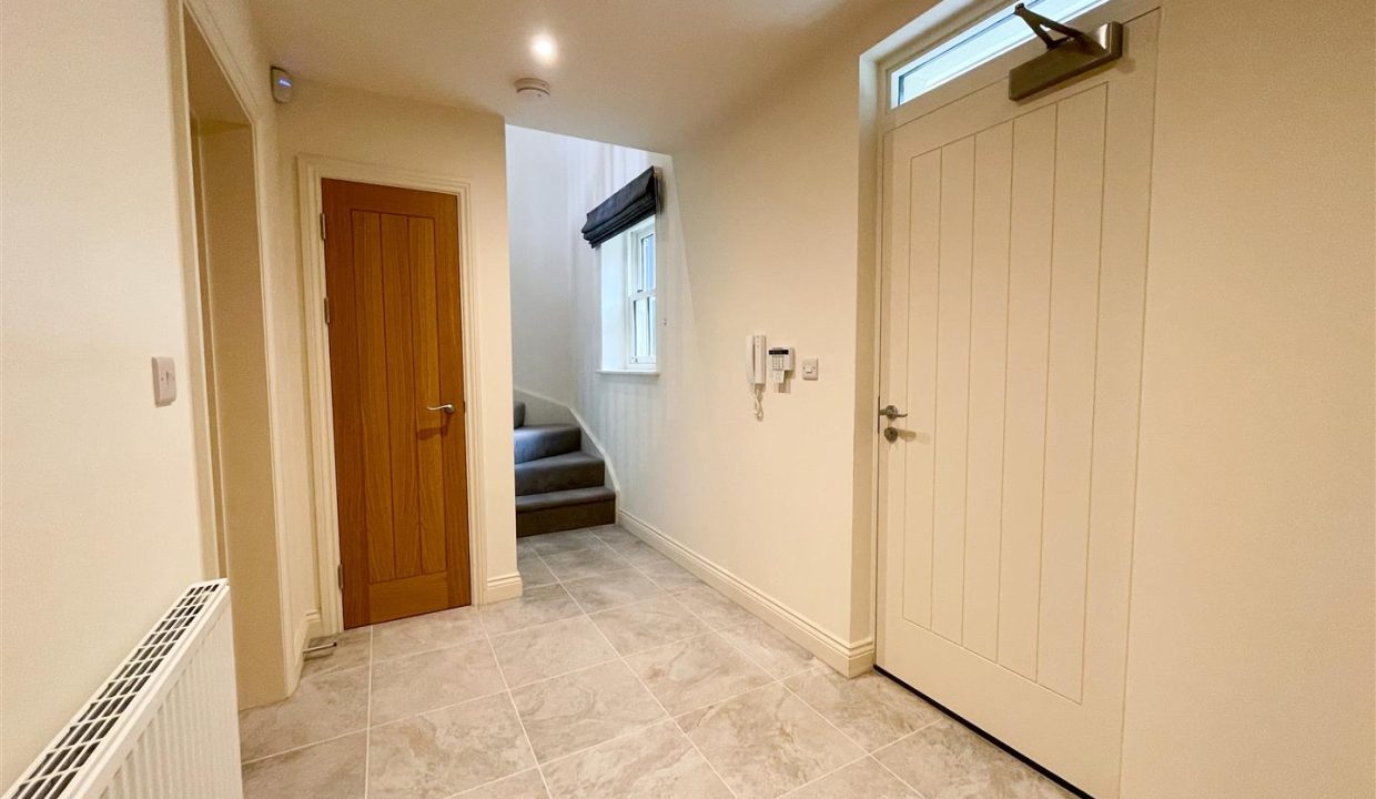 COMMUNAL ENTRANCE