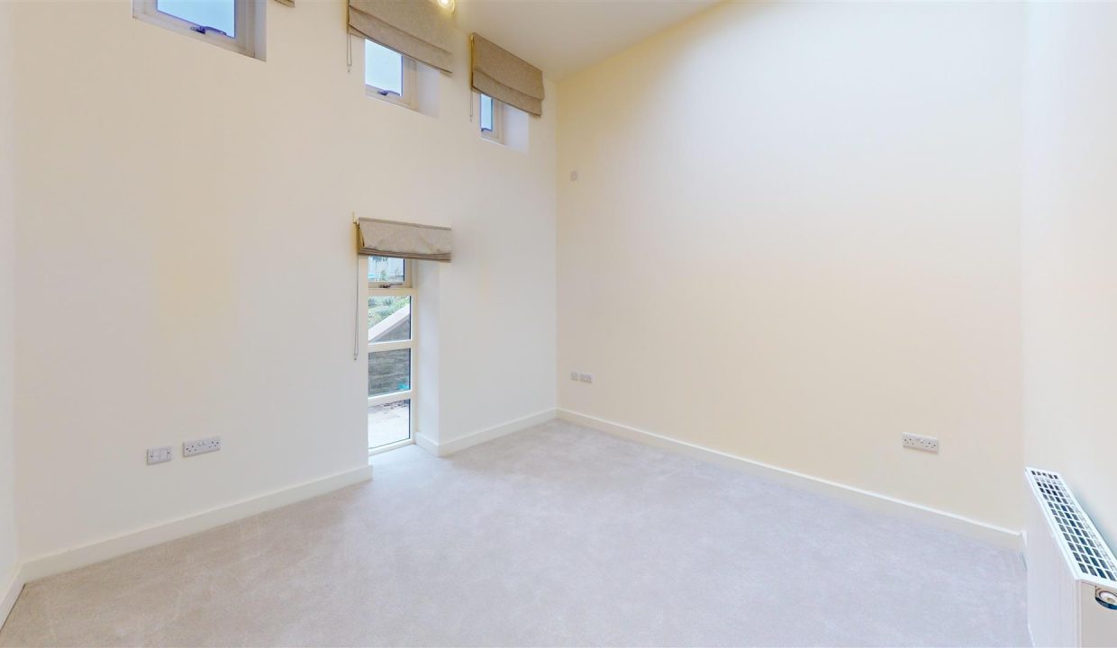 LOUNGE/ GROUND FLOOR BEDROOM