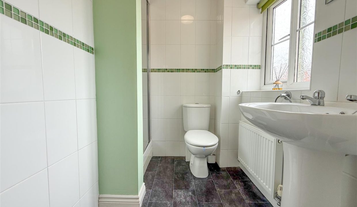 EN SUITE SHOWER ROOM