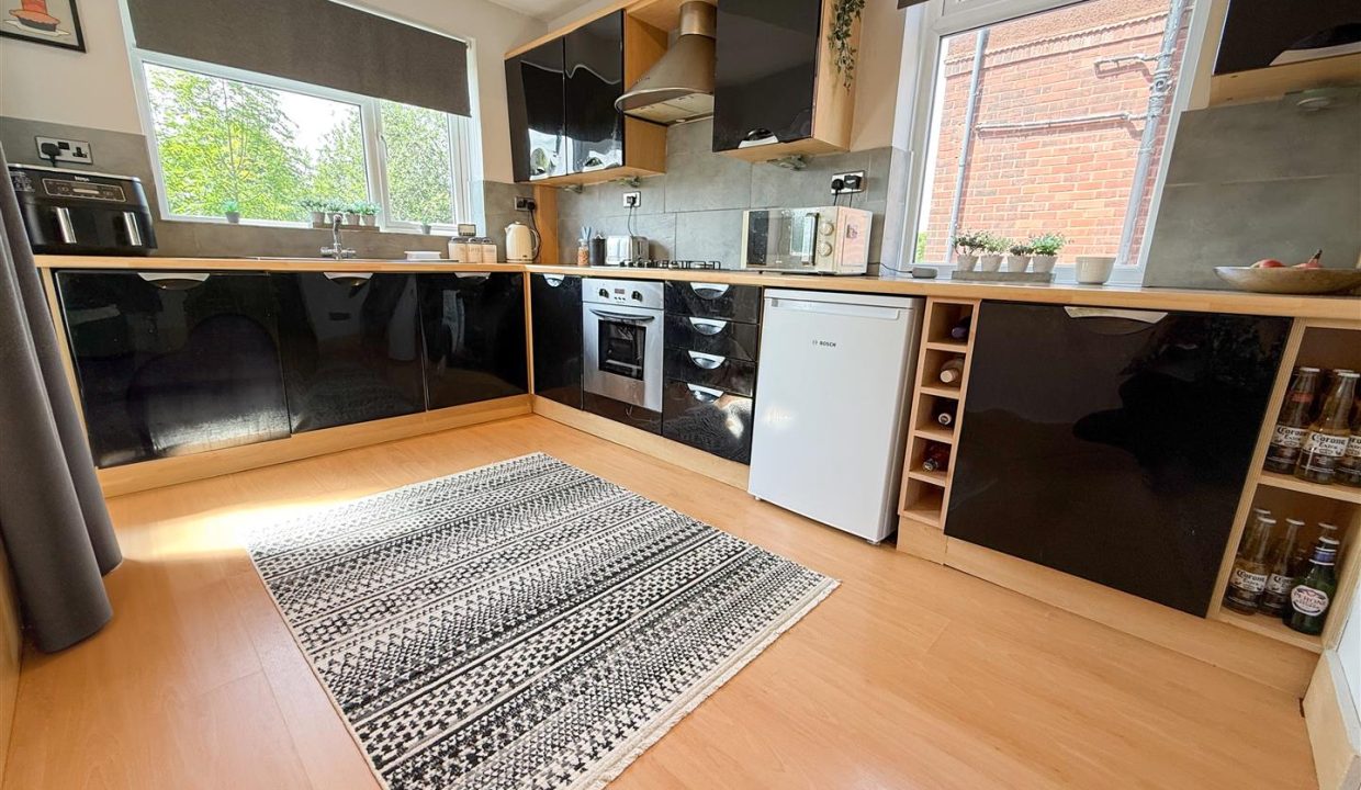KITCHEN DINING ROOM