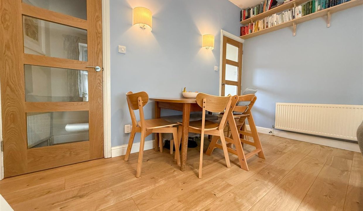 LOUNGE DINING ROOM