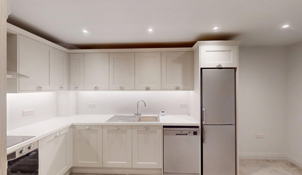 MODERN SPACIOUS KITCHEN/DINER