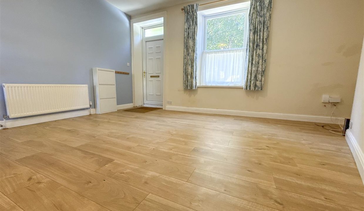 LOUNGE DINING ROOM