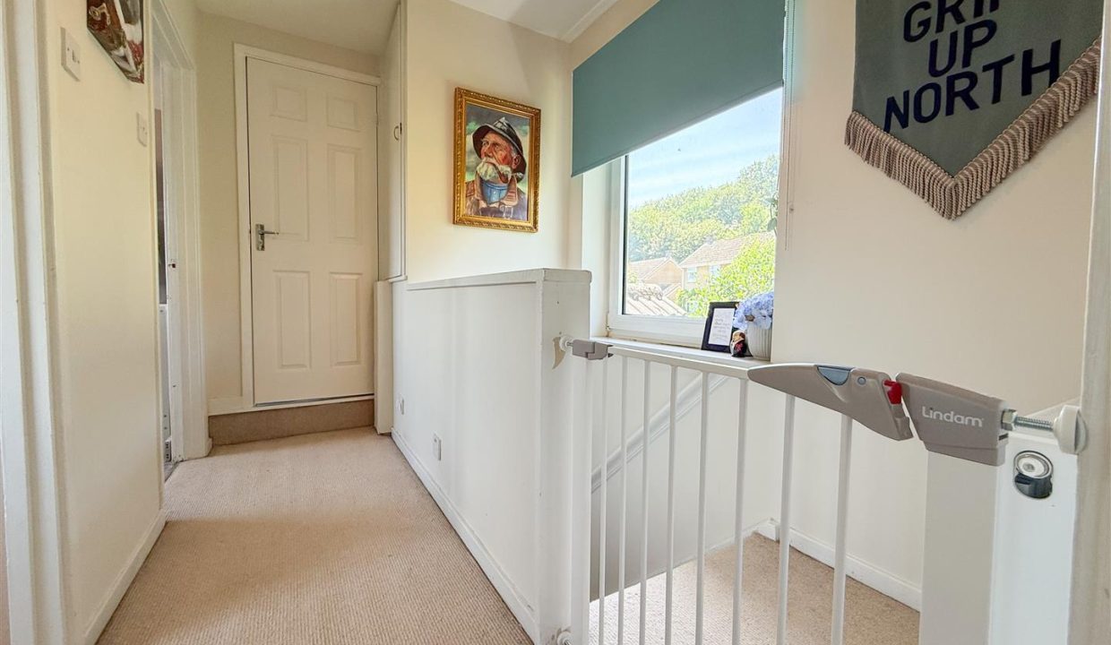 FIRST FLOOR LANDING AND STAIRS