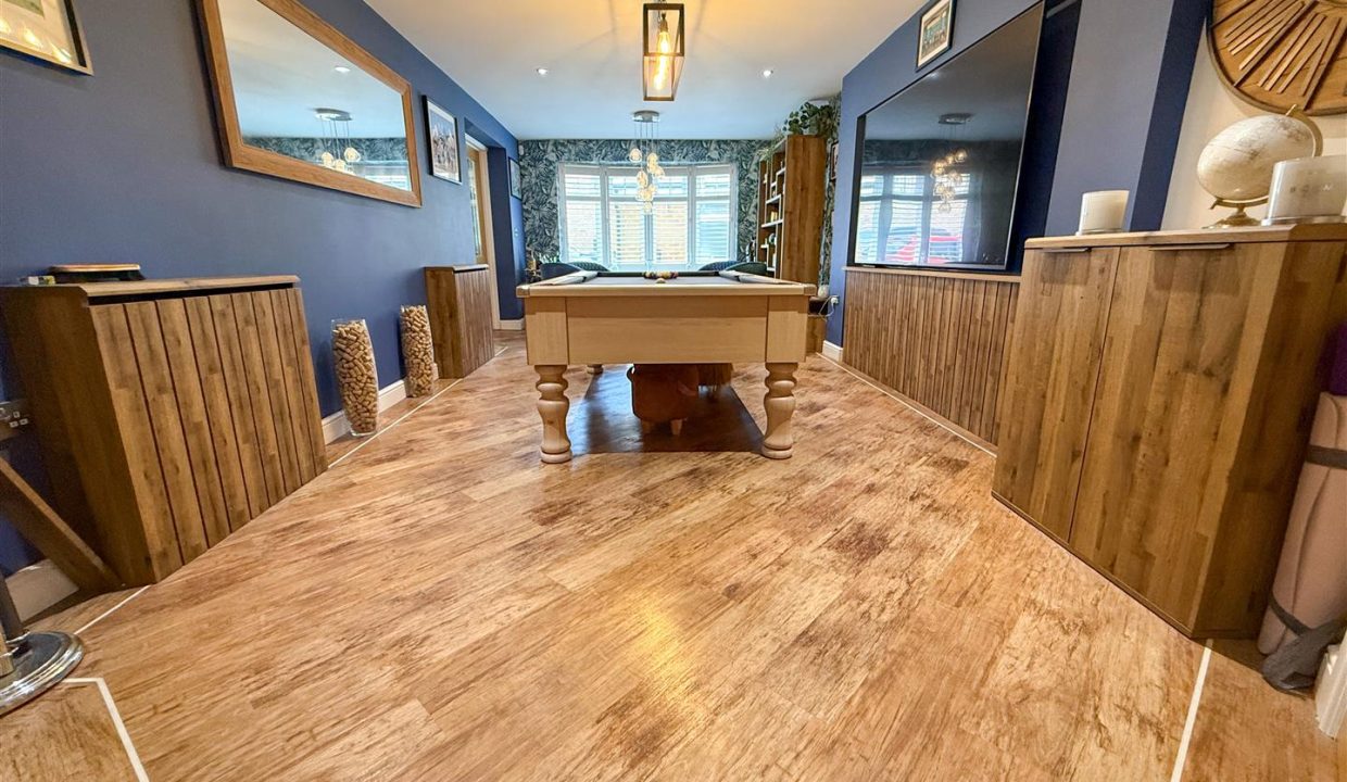 SUPERB GAMES ROOM