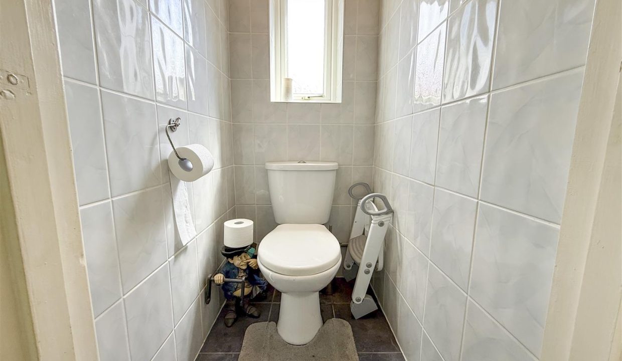 SEPARATE WC