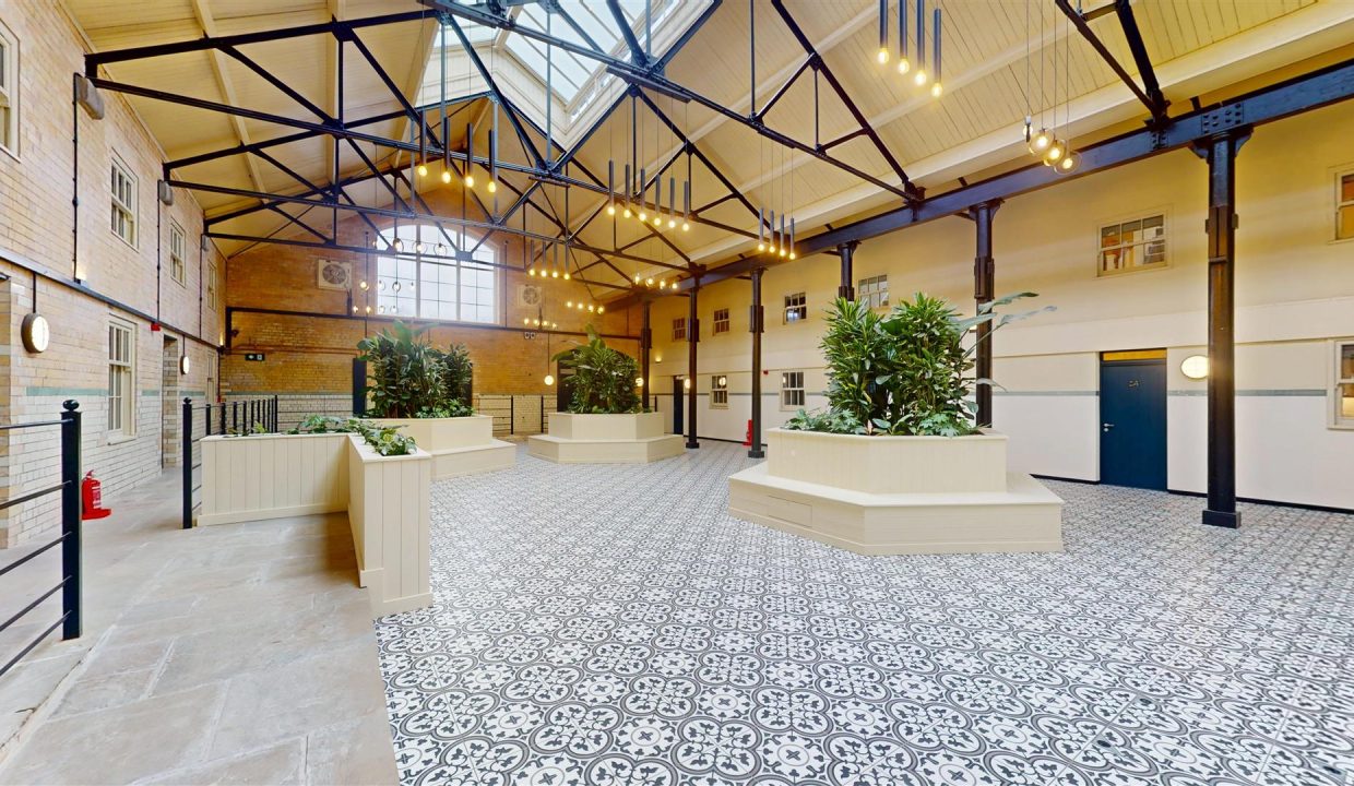 GRAND COMMUNAL ENTRANCE & HISTORIC HUB
