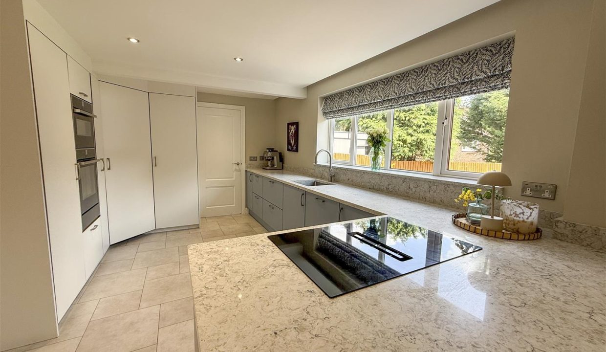 OPENPLAN FAMILY ROOM