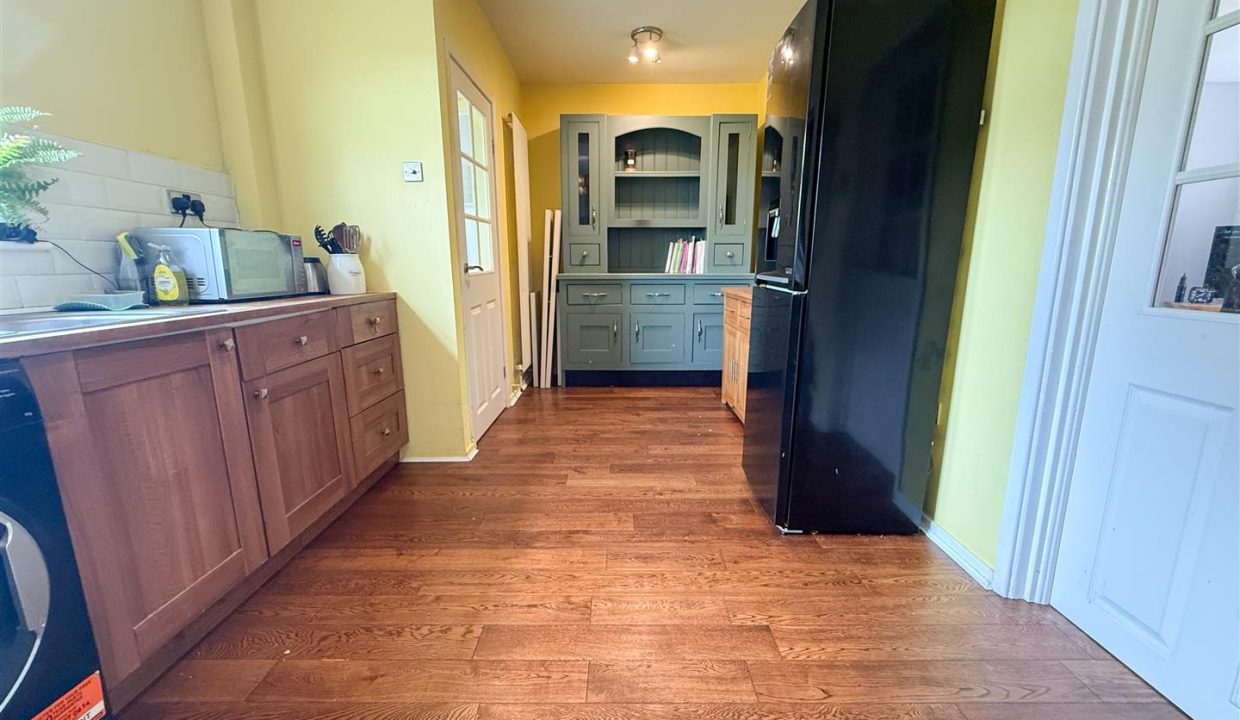 KITCHEN DINING ROOM