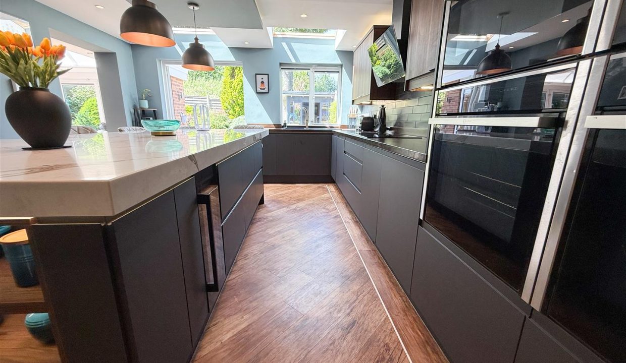 BREAKFAST KITCHEN