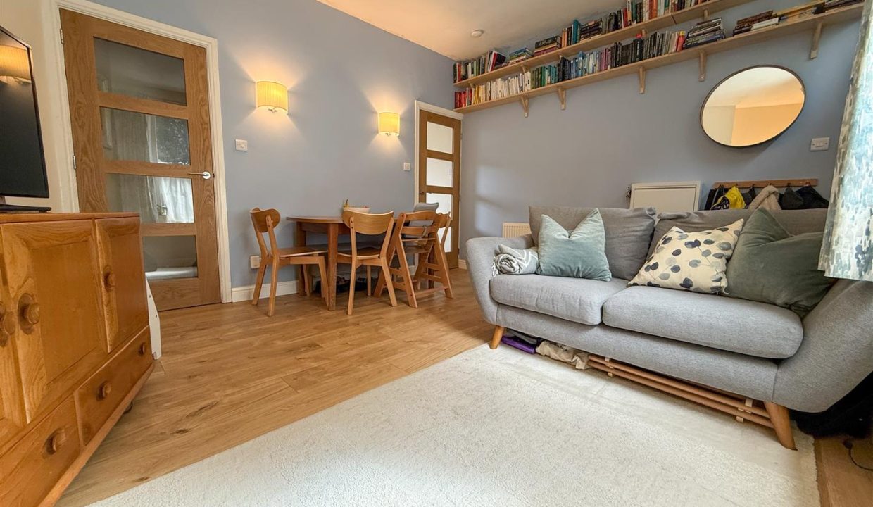 LOUNGE DINING ROOM