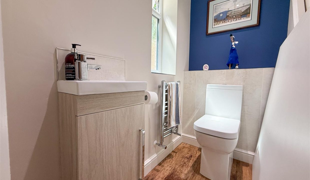 GAMES ROOM WC CLOAKROOM