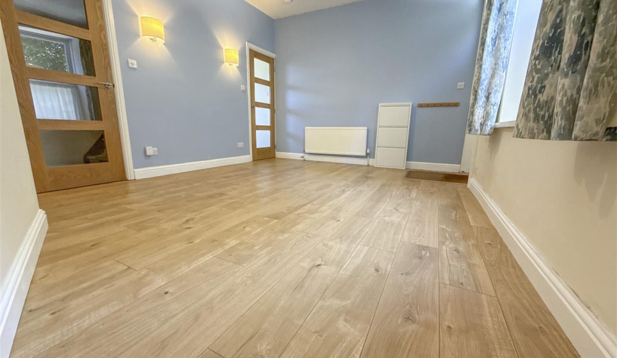 LOUNGE DINING ROOM