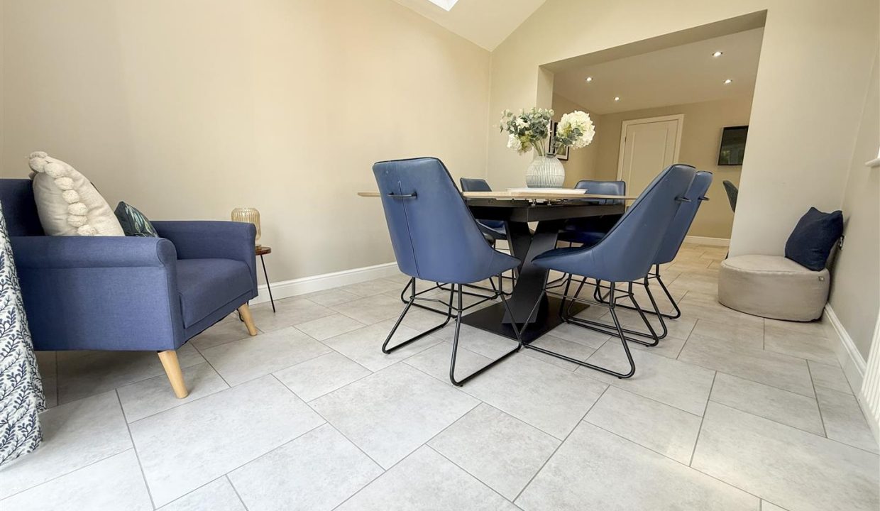 OPENPLAN FAMILY ROOM