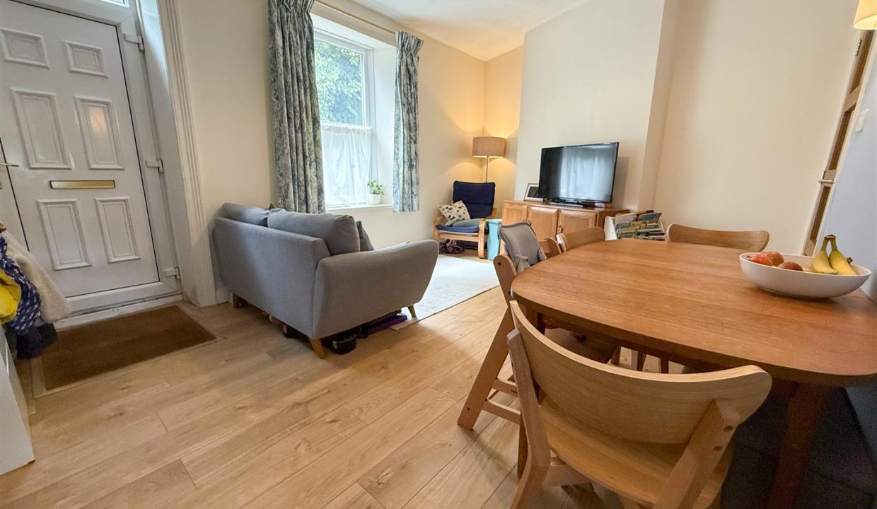 LOUNGE DINING ROOM