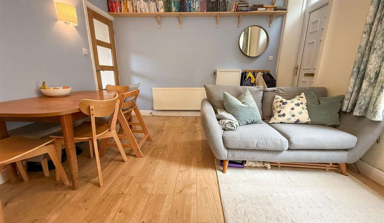 LOUNGE DINING ROOM