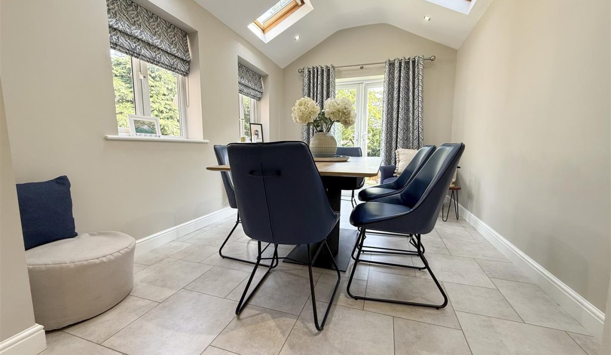 OPENPLAN FAMILY ROOM