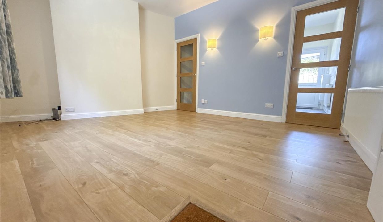 LOUNGE DINING ROOM