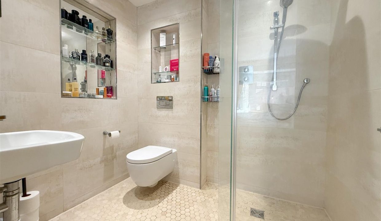 EN SUITE WETROOM