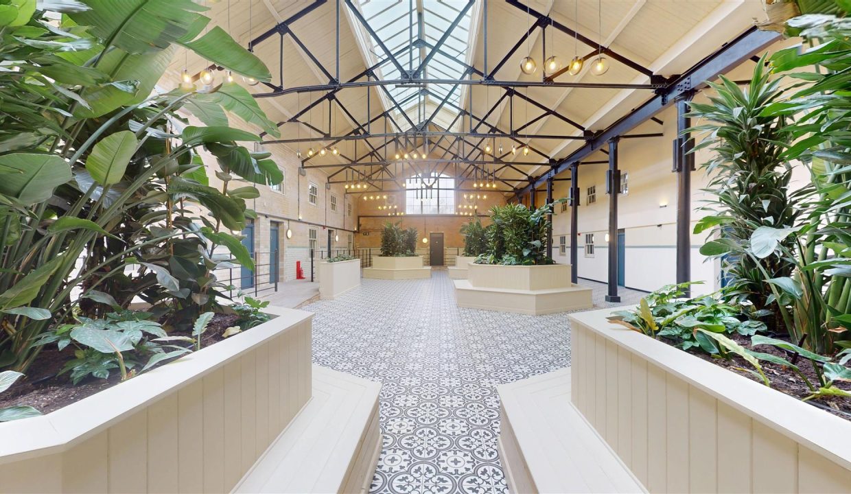 GRAND COMMUNAL ENTRANCE & HISTORIC HUB