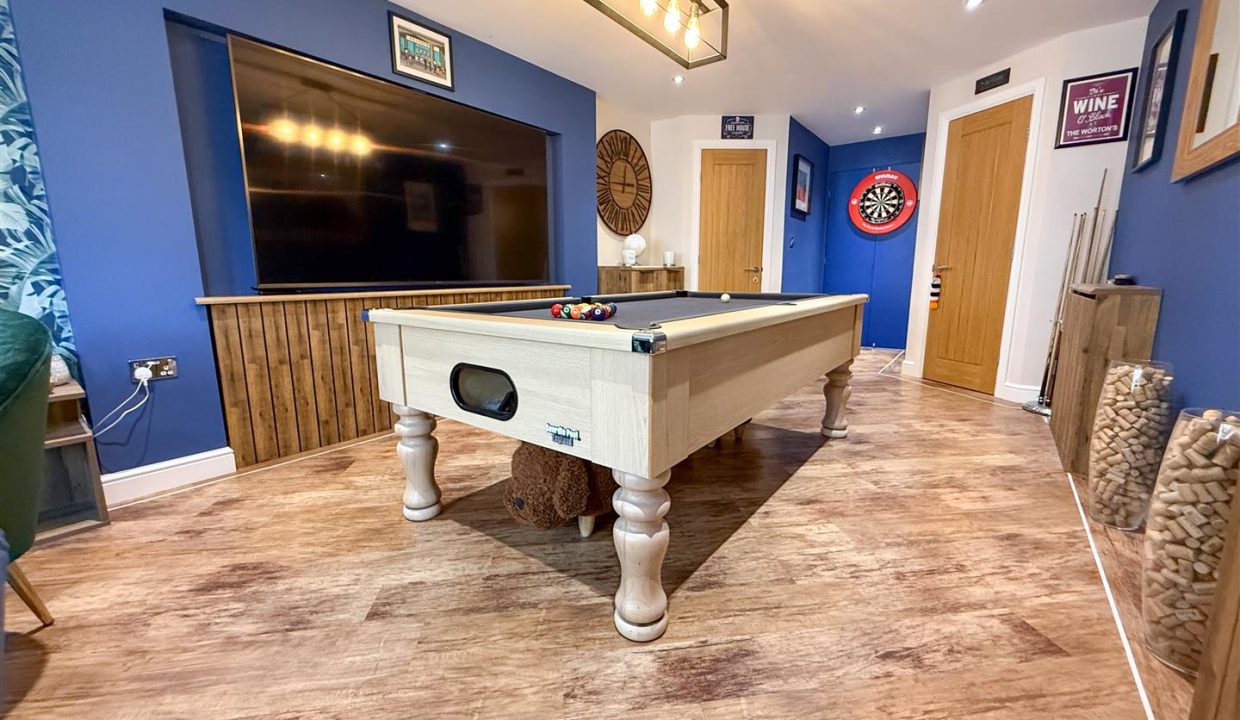 SUPERB GAMES ROOM