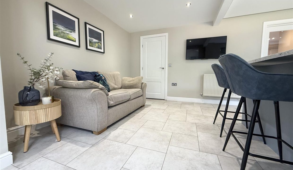 OPENPLAN FAMILY ROOM